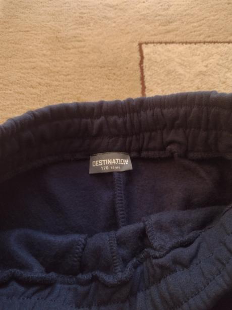 Modré tepláky, 170