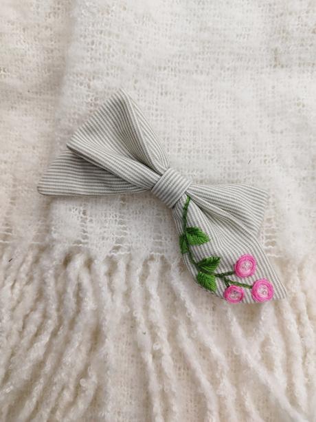 Masličky na sponke s výšivkou, 