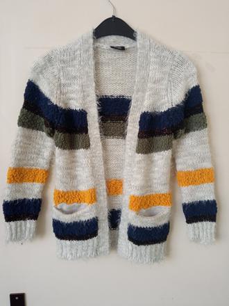 Chlpatý kardigan, 134