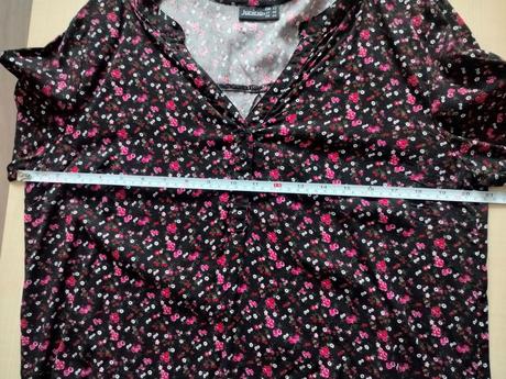 Kvietkovaná blúzka, 42