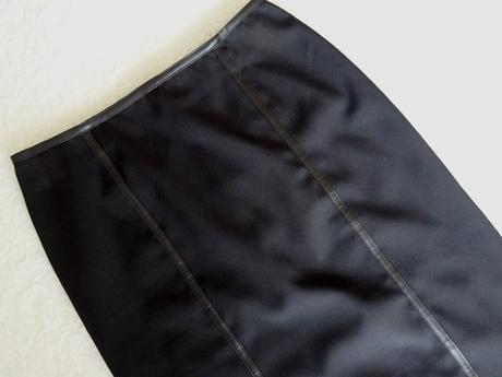 Dámska sukňa s koženým lemovaním, veľ. 38, m