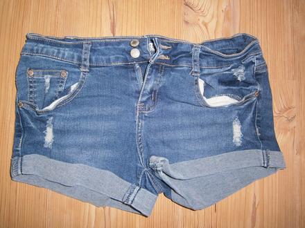 Kraťasy po 3 eur/ks, s