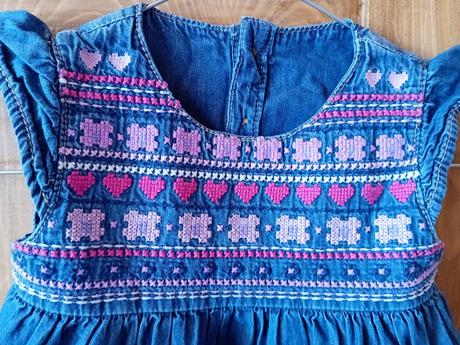 Vyšívané šaty, f&f,86