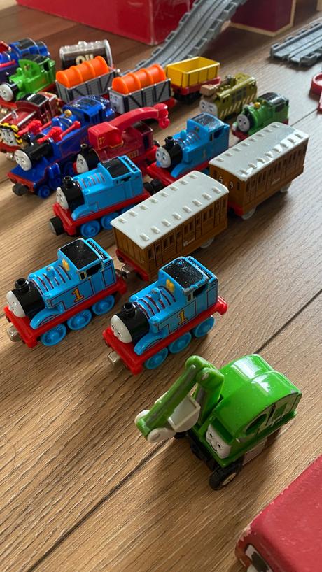 Vláčik tomáš - sada koľajníc, domčekov a vláčikov, 