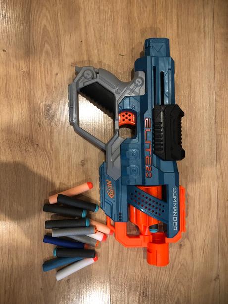 Predám detskú pištoľ nerf elite 2.0 commander, 
