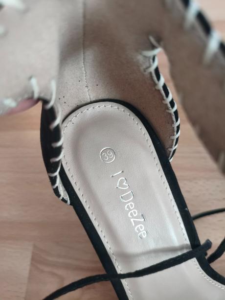 Sandalky, 39