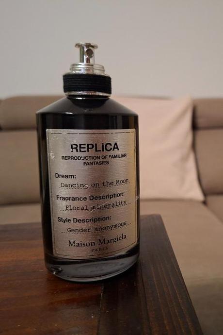 Replica dancing on the moon, 