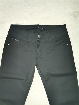 Čierne nohavice, 28