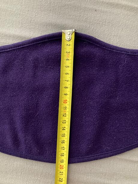 Fialový nákrčník, tchibo