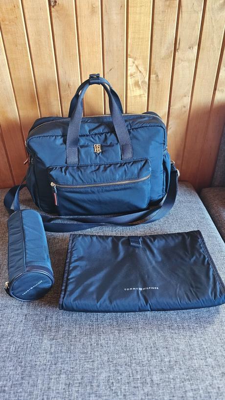 Tommy hilfiger taška na prebaľovanie,