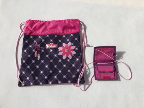 Peňaženka a vrecko na prezúvky,
