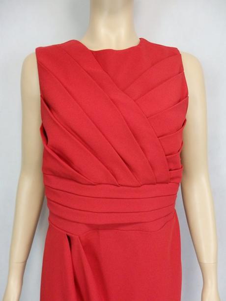 Kvalitné červené šaty, 38