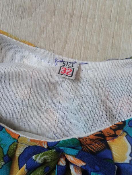 Dievčenské kvetované šaty, 122