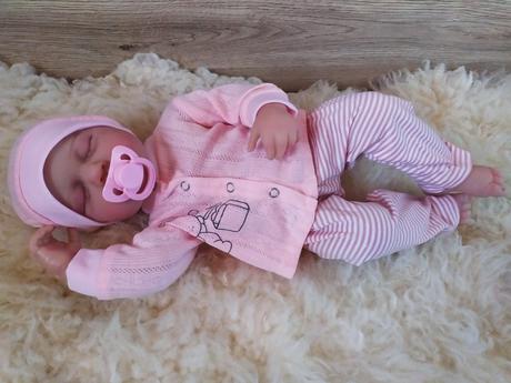 Realistická bábika,