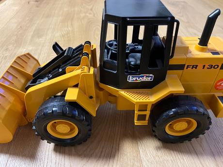 Bruder - nakladač liebherr fr 130, 