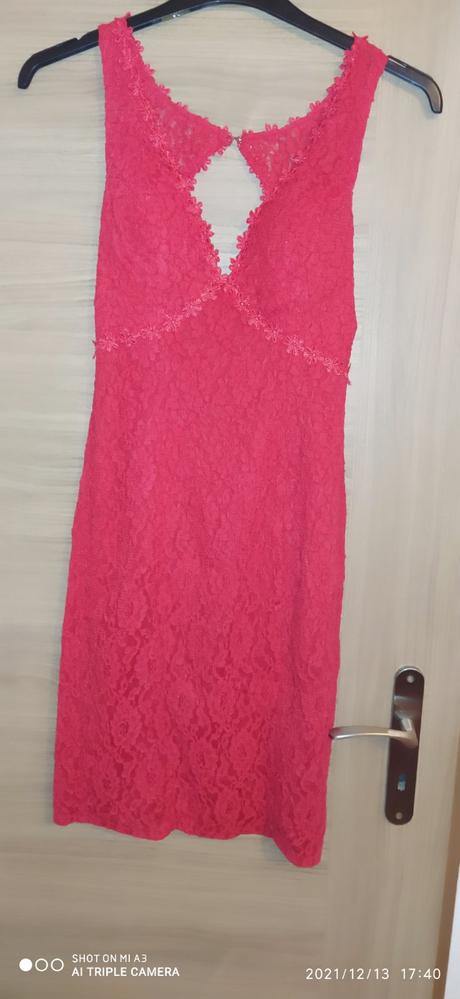 Červená čipkované zvodné šaty, s