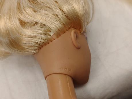 Zb. bábika barbie fashionistas glam mattel 2012,