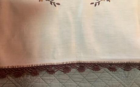 Vyšívaný obrus 85x82cm,