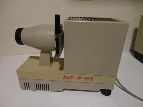 Premietačka na diapozitívy - 2 druhy, 