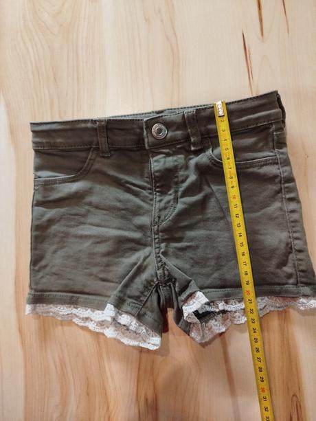 Olivovozelené kraťasy s nastaviteľným pásom, h&m,116