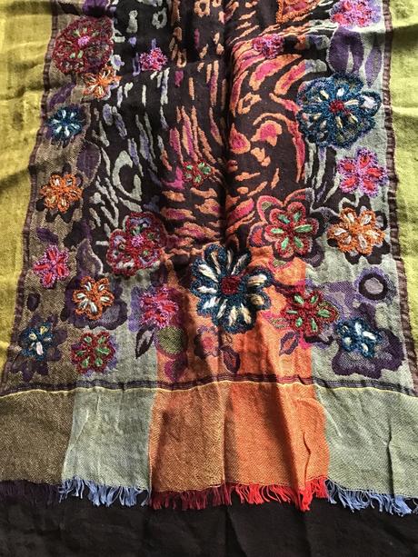 Šál s vysivkou/sps,