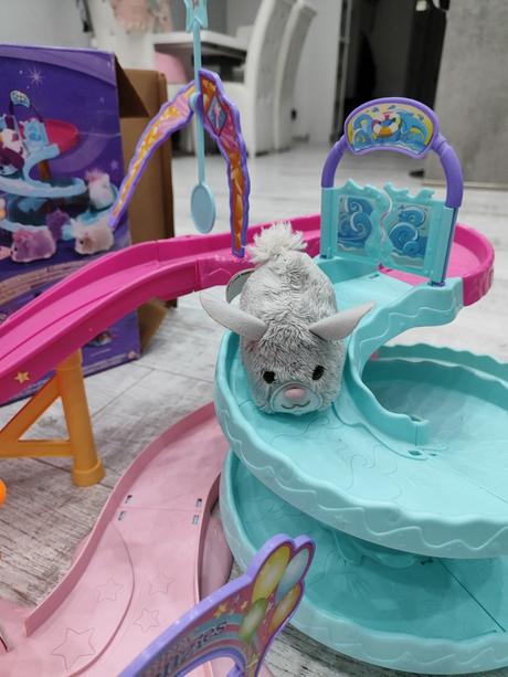 Furry frenzies interaktívne dráhy a škrečkovia, 