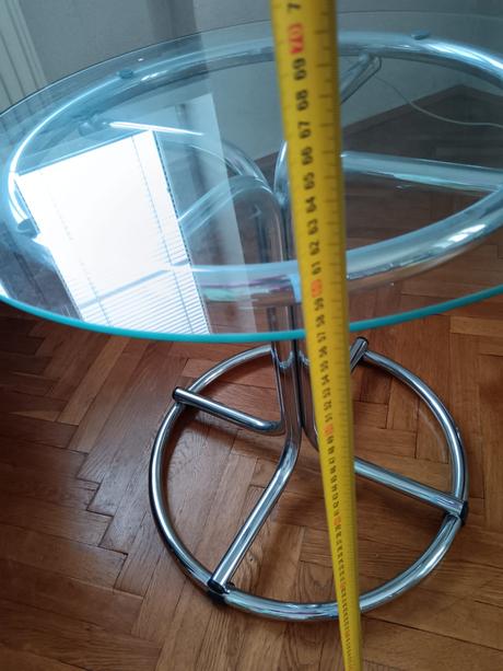 Sklenený stolík, 