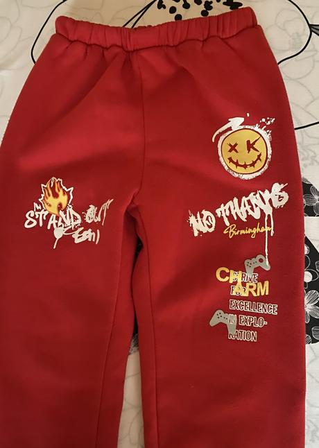 Teplé pohodlné tepláky shein s aplikáciami v. 128, 128