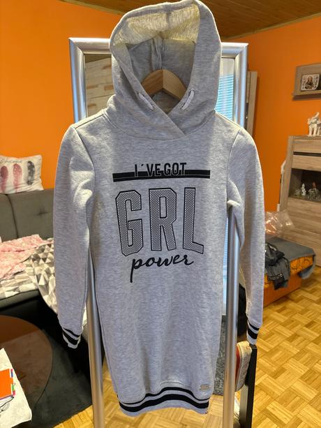 Predĺžená sivá mikina, 146