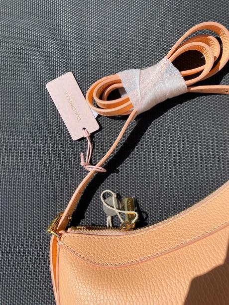 Kožená kabelka coccinelle hobo tvar, coccinelle