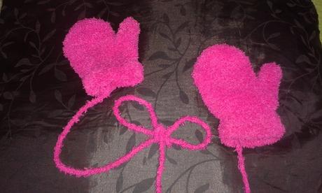 Rukavičky na šnúrke, 62