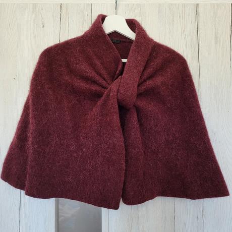 Bordová pelerína cos, cos