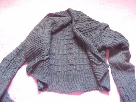 Vlnené cierne bolero, s