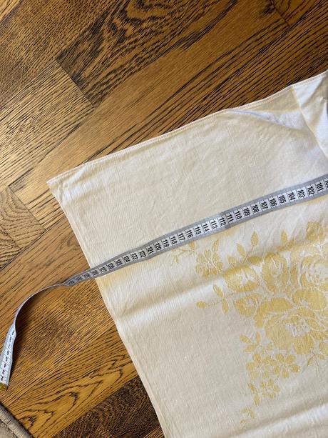 Retro obrus zo 4 obruskami,