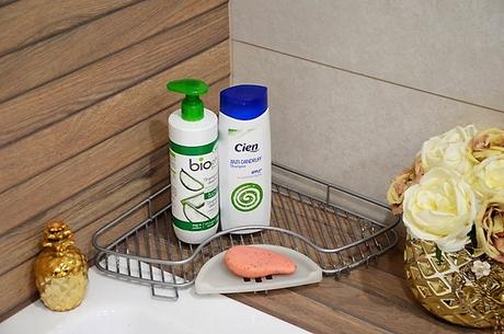 Rohová polica do kúpeľne,