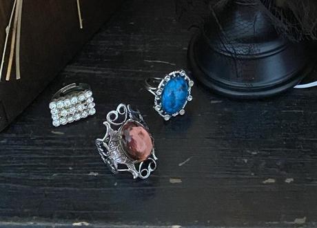 Prsteň s hnedým očkom, 