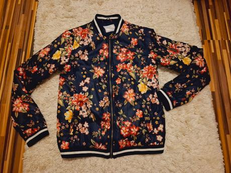 Kvietkovana bombera, takko,m