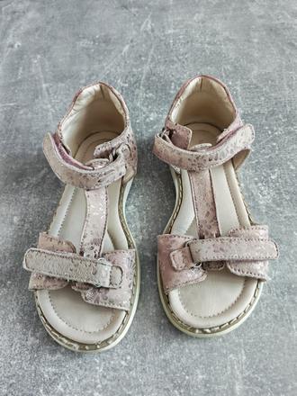 Sandálky, lasocki,29