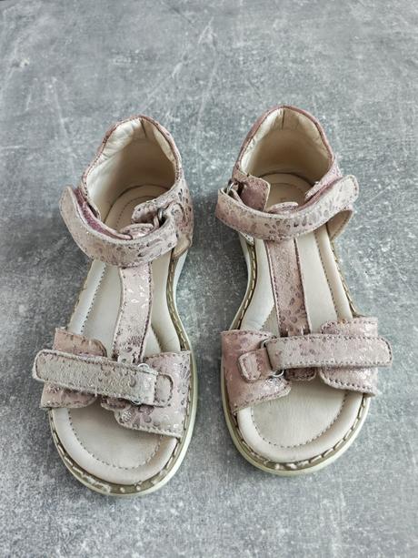 Sandálky, lasocki,29