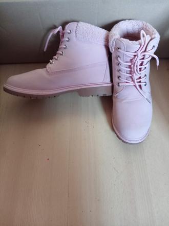 Ružové čižmy, 40