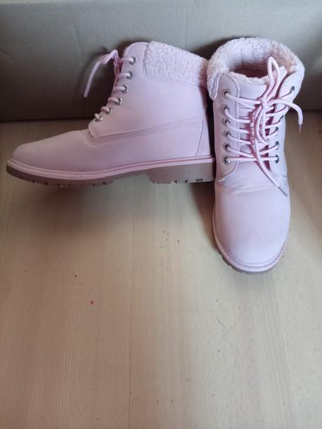 Ružové čižmy, 40