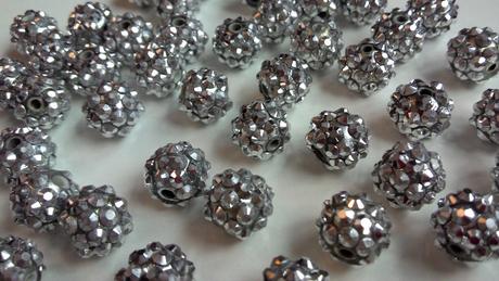Akrylové shamballa korálky strieborné, 