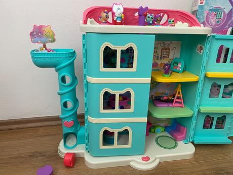 Domček gabby dollhouse s extra doplnkami, 
