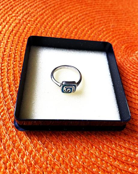 Strieborný prsteň s opálom,