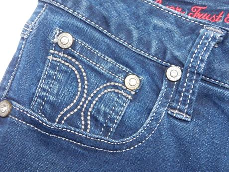 Luxusne damske trendy strečove rifle, 38