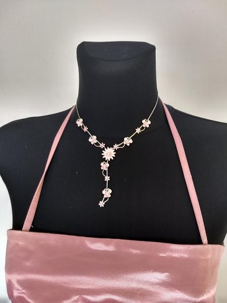 Krásny set k šatám,