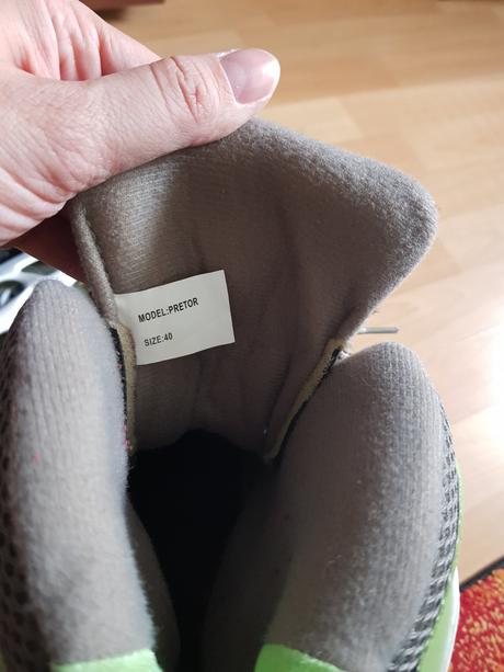 Kolieskové korčule, 40