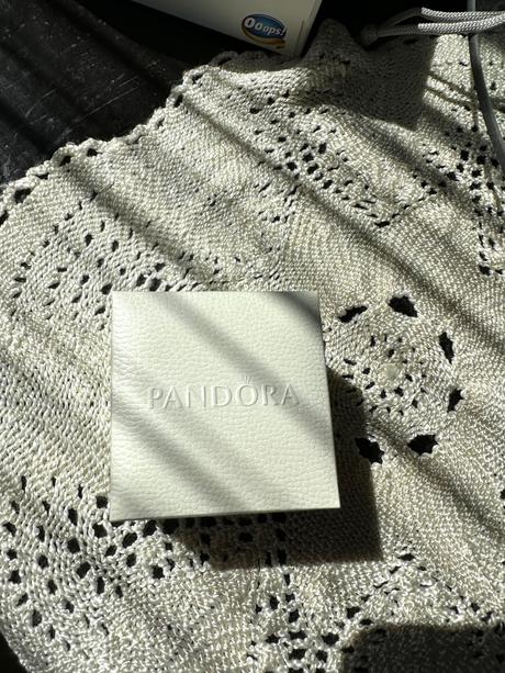 Strieborný široký prsteň značky pandora, pandora