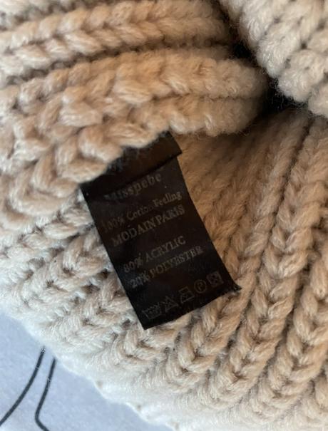 Teplá mäkká čiapka s brmbolcom - uni veľkosť,