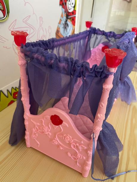 Princeznovská posteľ / hrá a svieti /, 